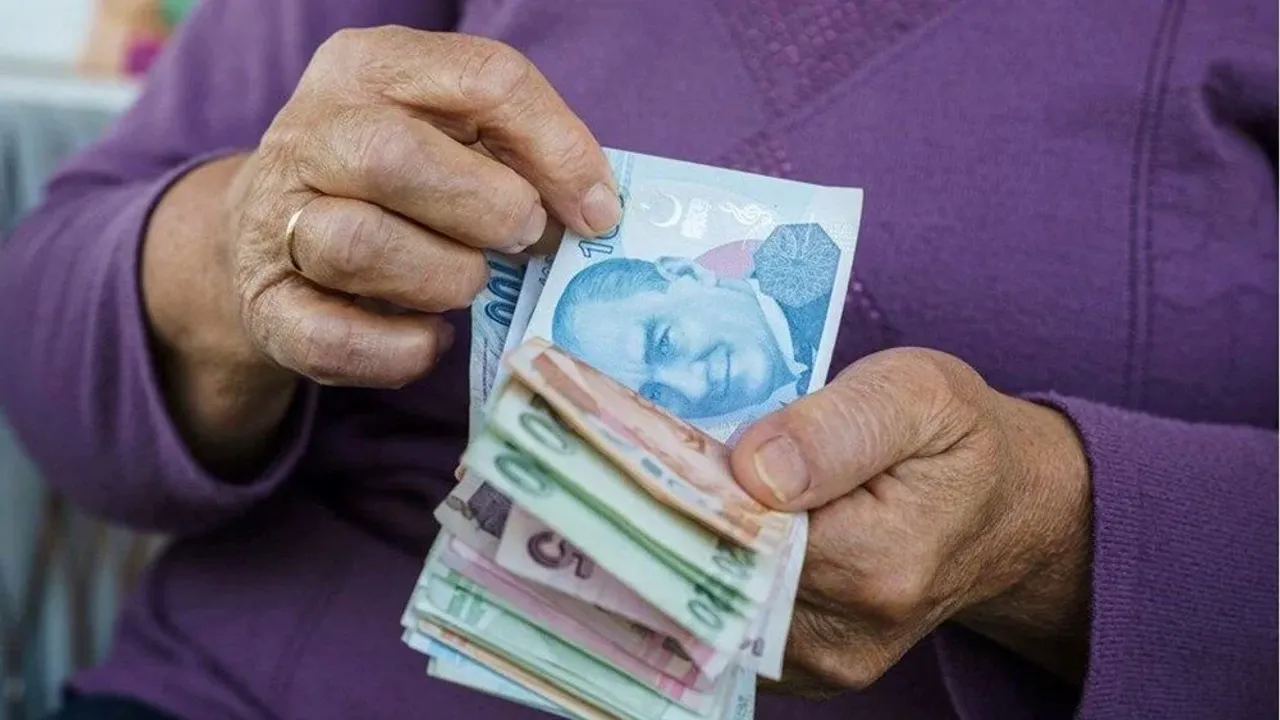 Emekli Vatandaşlara 20.000TL Nakit Kredi Desteği Veriliyor! İhtiyacı Olmayan Emekli Bile Başvuru Yaptı!